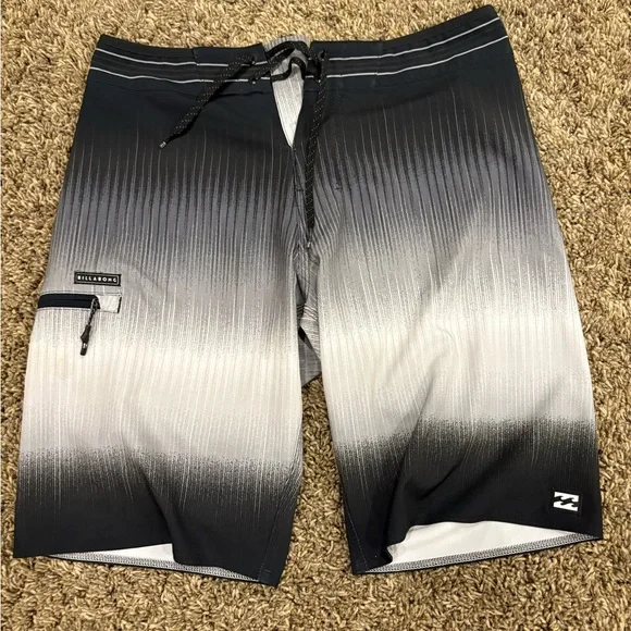 Set of four men’s 28 Board Shorts/swim trunks - Picture 8 of 12